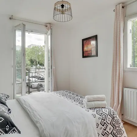 Chic With Parking Near Paris *