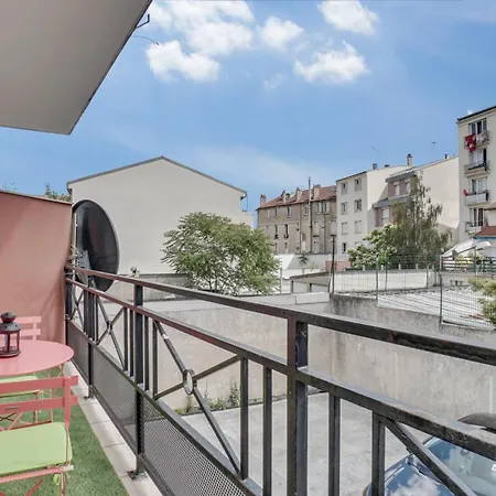 Chic With Parking Near Paris Apartment *