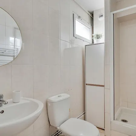 Apartment Chic With Parking Near Paris